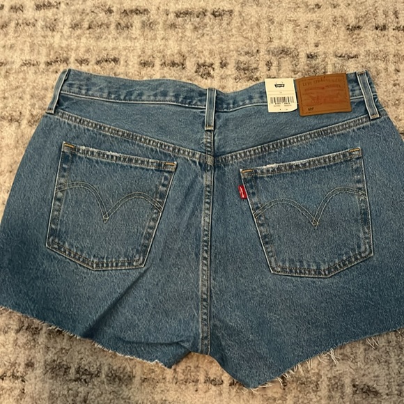 Levi Women’s Shorts Size 34 NWT - Picture 5 of 7